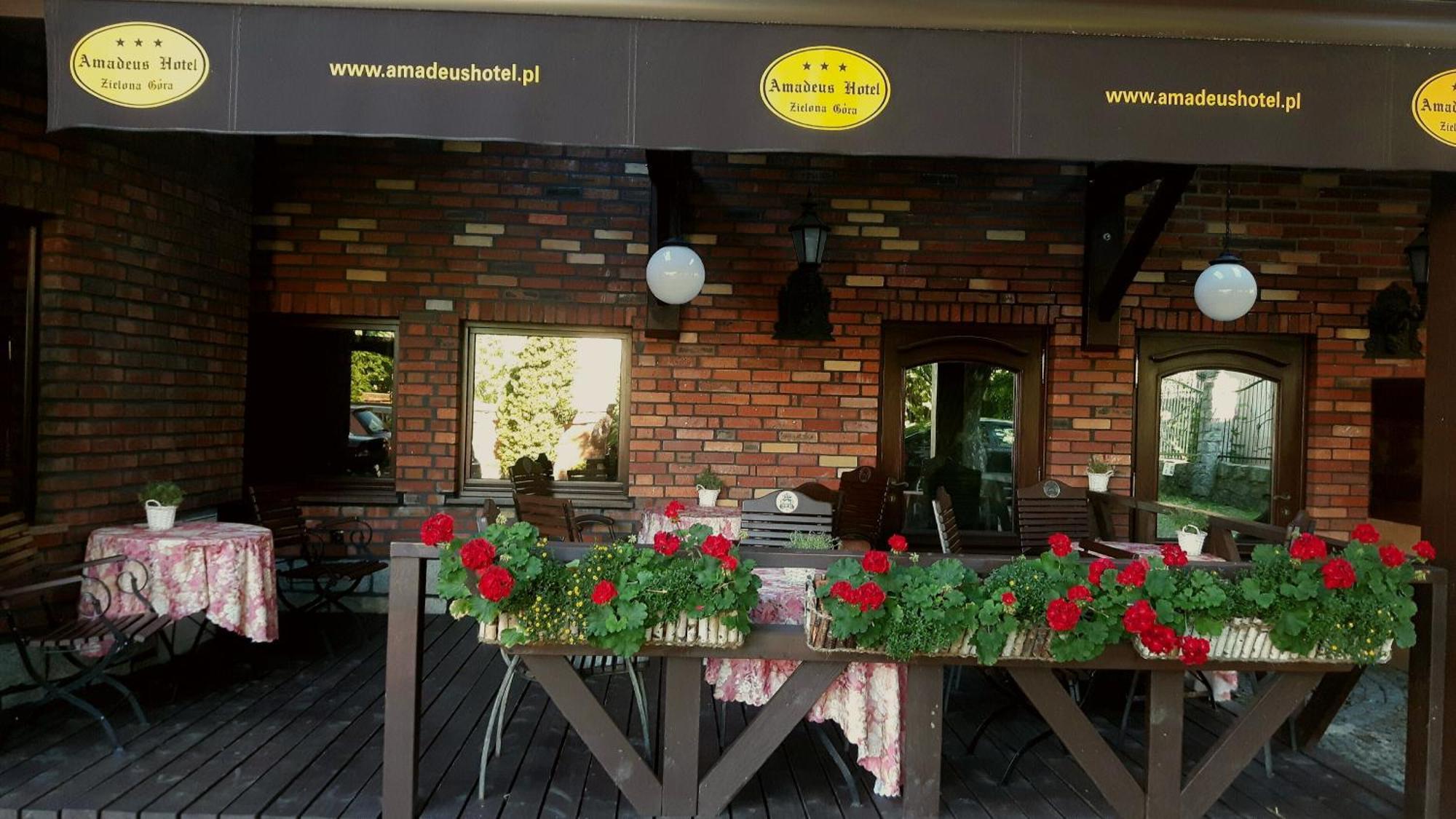Amadeus Hotel Zielona Gora ภายนอก รูปภาพ